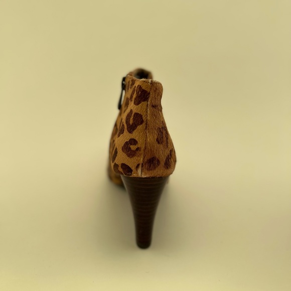 Adrienne Vittadini Sarah Calf Hair Leopard Print Wedge Ankle Booties Size 8 - Picture 9 of 11